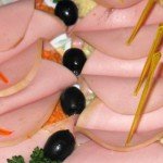 Рулетики из ветчины с сыром и чесноком и с морковью и чесноком