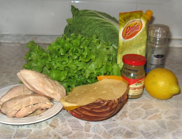 Салат из китайской капусты с курицей и помидорами Салат из китайской капусты с курицей и