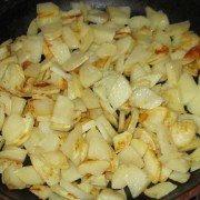Жареная картошка с сосисками шаг 2