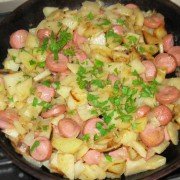 Жареная картошка с сосисками шаг 3