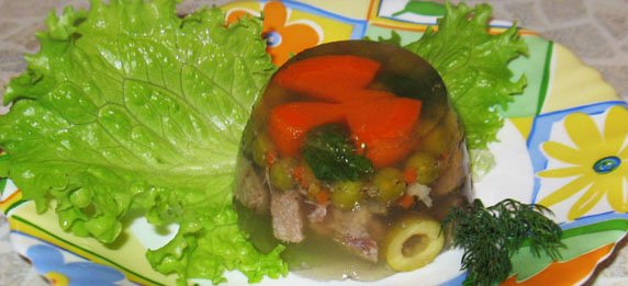 Заливное из языка с овощами Заливное из языка с овощами