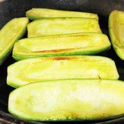 Фаршированные кабачки, запеченные в духовке шаг 7