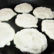 Сырники из творога шаг 2