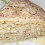 Блинный торт со сгущенкой и орешками