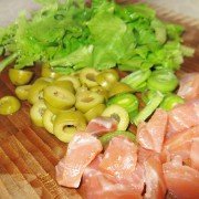 Салат из лосося с грейпфрутом и оливками - шаг 2 Салат из лосося с грейпфрутом и оливками - шаг 2