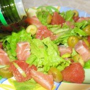 Салат из лосося с грейпфрутом и оливками - шаг 3 Салат из лосося с грейпфрутом и оливками - шаг 3