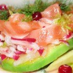 Салат коктейль из лосося и редиса