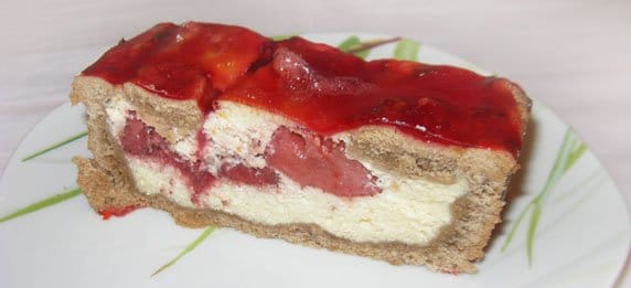 Пирог с клубникой и корицей Пирог с клубникой и корицей
