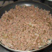 Пирожки из слоеного теста  с бараниной - шаг 2