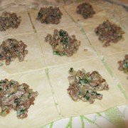 Пирожки из слоеного теста  с бараниной - шаг 4