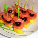 Канапе из семги с манго
