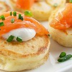 Блины со сливочным сыром и копченым лососем