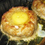 Гнезда из фарша с яйцом - шаг 5 Гнезда из фарша с яйцом - шаг 5