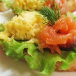 Бутерброды с семгой и яйцом