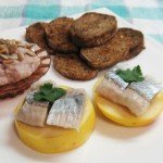 Слабосоленая сельдь с яблоком