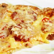 Домашняя пицца с болгарским перцем и колбасой пикколини