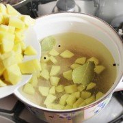 Суп картофельный с галушками - шаг 1 Суп картофельный с галушками - шаг 1