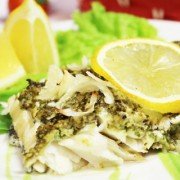 Пикша, запеченная в духовке, под соусом песто