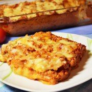 Каннеллони с брокколи и цветной капустой под томатным соусом