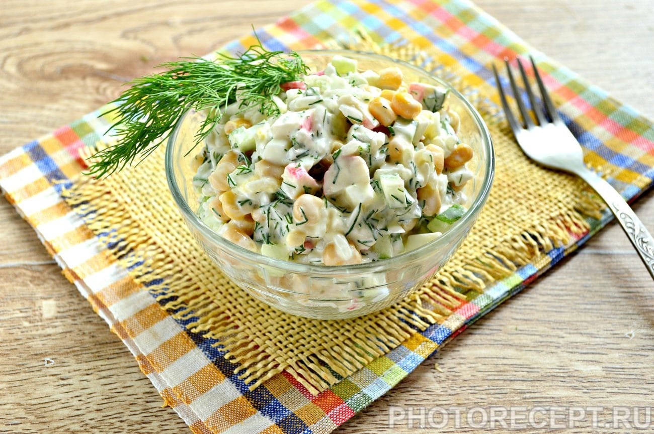 Рецепт салата с крабовыми палочками и кукурузой и огурцом пошагово Рецепт салата с крабовыми палочками и кукурузой и огурцом пошагово