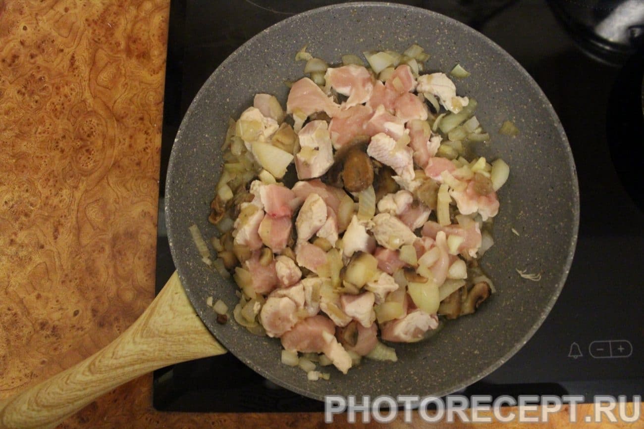 Шампиньоны с курицей в сливочном соусе рецепт Шампиньоны с курицей в сливочном соусе рецепт
