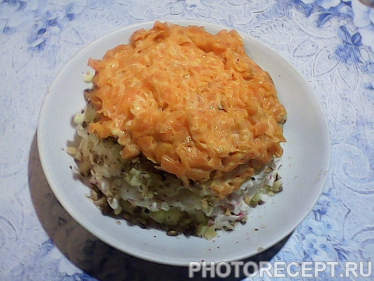 Салат с черносливом и крабовыми палочками картинки Салат с черносливом и крабовыми палочками картинка