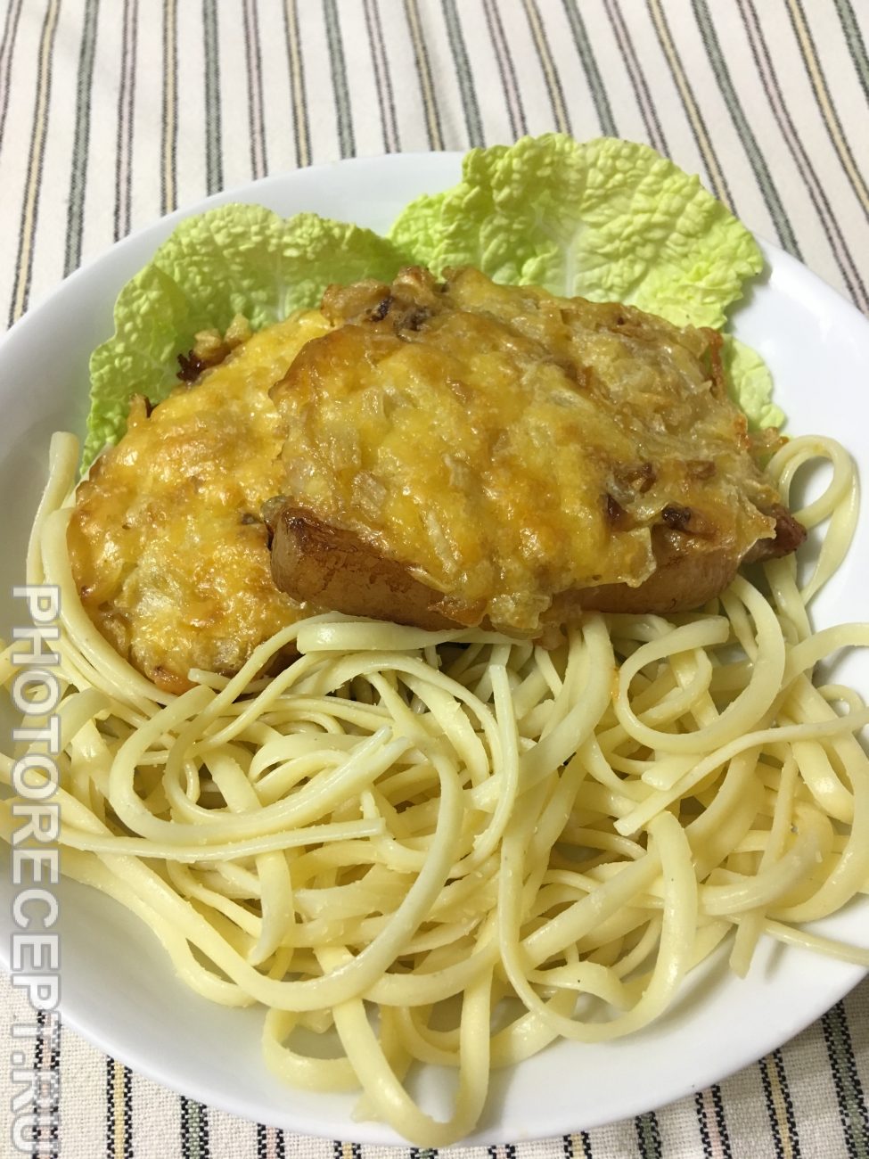 Мясо по-французски из куриного филе рецепт пошагово Мясо по-французски из куриного филе рецепт пошагово