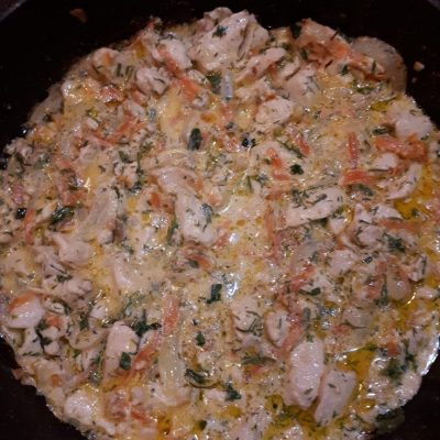 Нежная курица с овощами, тушеная в сметане - рецепт с фото