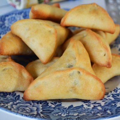 Сладкие пирожки со щавелем - рецепт с фото