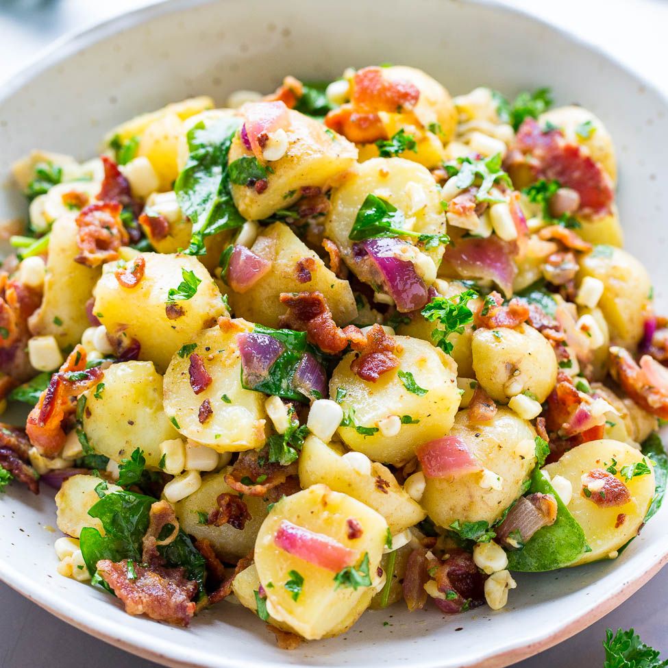 Картофельный салат с кукурузой и колбаской