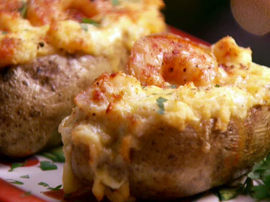Американский картофель, фаршированный креветками и сыром