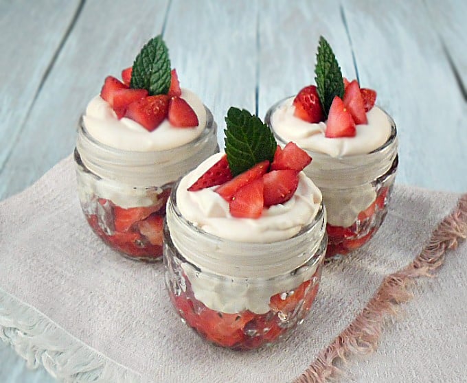 Зефирный мусс с клубникой