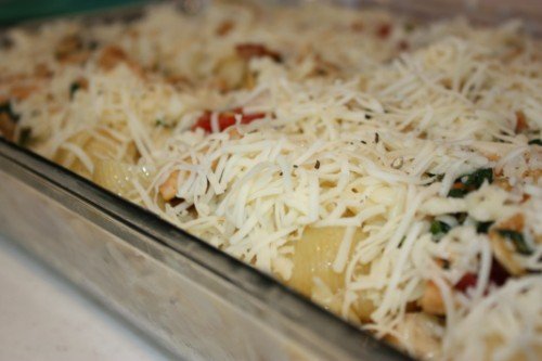 Фото рецепта - Запеченные в духовке макароны с сыром, беконом и шпинатом - шаг 12
