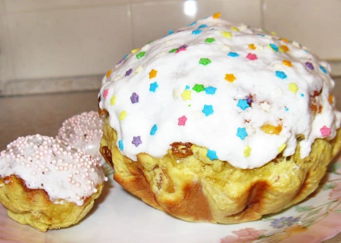 Фото рецепта - Пасхальный шафрановый кулич с миндалем и изюмом - шаг 16