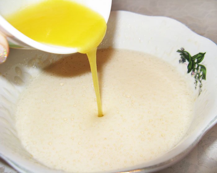 Фото рецепта - Пасхальный шафрановый кулич с миндалем и изюмом - шаг 8