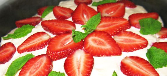 http://www.photorecept.ru/wp-content/uploads/2011/06/tort-tiramisu-s-klubnikoj-img.jpg