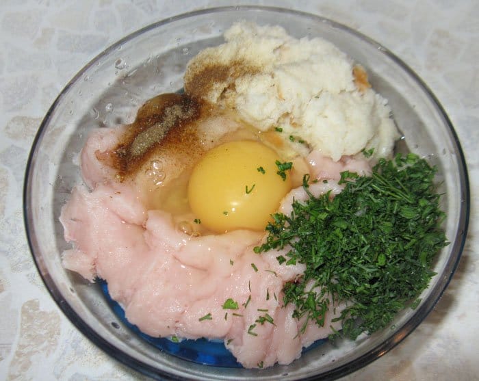 Фото рецепта - Овощной суп-пюре из кольраби с куриными клецками - шаг 1