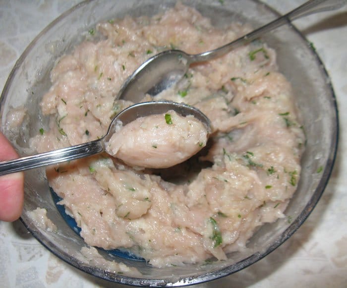 Фото рецепта - Овощной суп-пюре из кольраби с куриными клецками - шаг 2