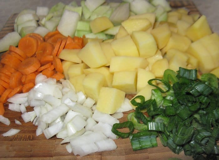 Фото рецепта - Овощной суп-пюре из кольраби с куриными клецками - шаг 3