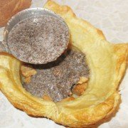 http://www.photorecept.ru/wp-content/uploads/2012/02/svinina-s-gribami-v-xlebnom-gorshochke7-180x180.jpg