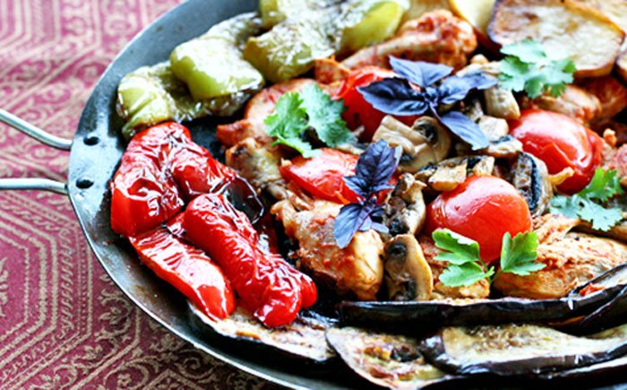 Фото рецепта - Жареная курица с овощами в сковороде Вок - шаг 1