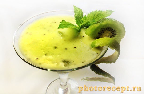 http://www.photorecept.ru/wp-content/uploads/2012/07/smuzi-s-kivi-i-jogurtom-img.jpg