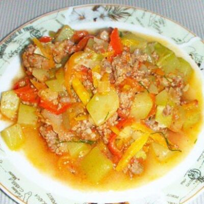 Рагу из кабачков с мясным фаршем