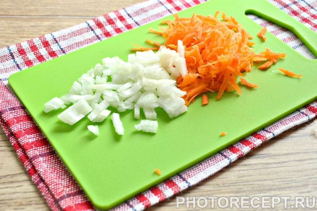 Фото рецепта - Тефтели из куриной грудки с овощами - шаг 1