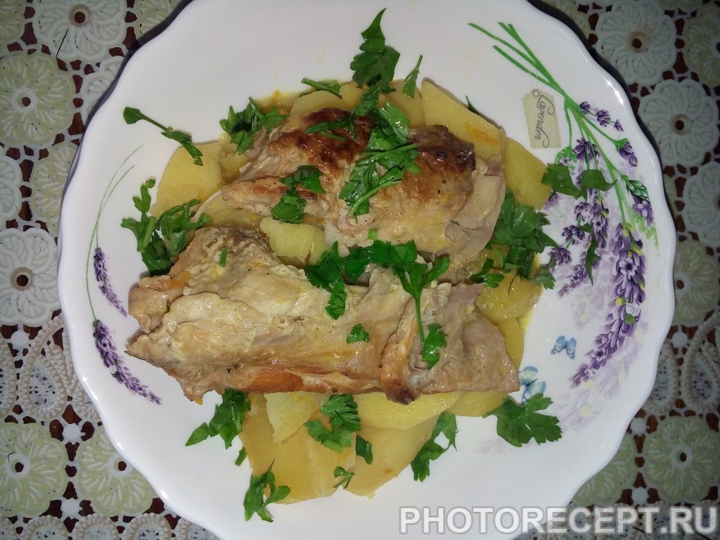 Тушеная картошка с мясом кролика в сметане
