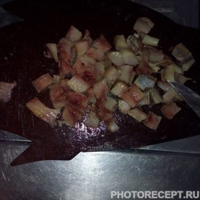 Фото рецепта - Традиционная Селедка под шубой семейный рецепт - шаг 4