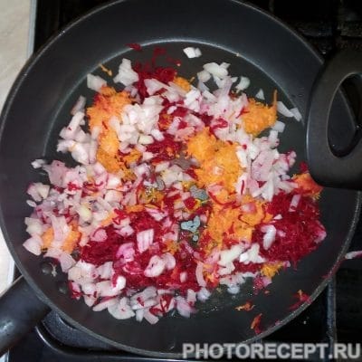 Фото рецепта - Несказанно вкусный борщ с фасолью - шаг 3