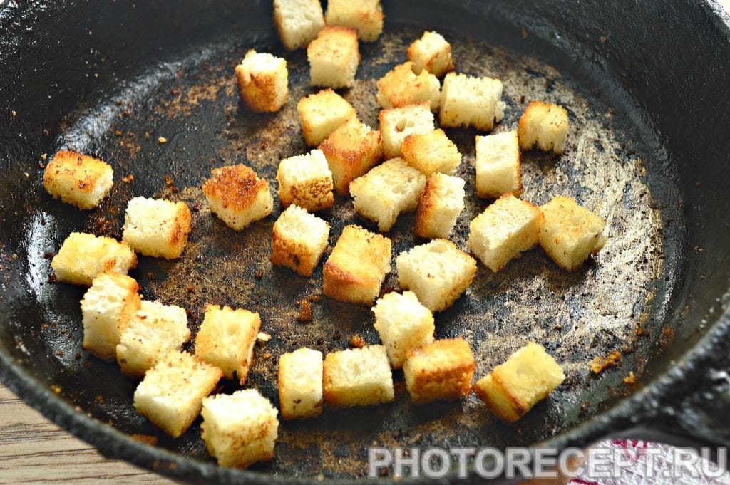 Фото рецепта - Салат с куриной грудкой и ананасами - шаг 4