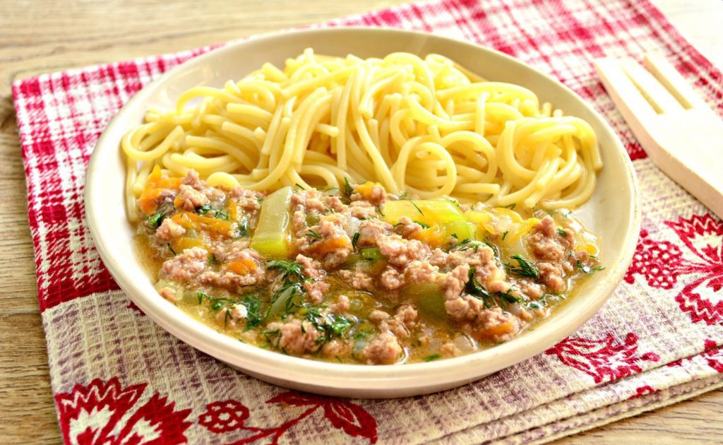 Гуляш из фарша с овощами