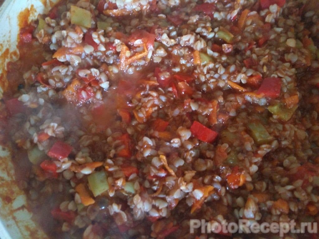 Фото рецепта - Каша гречневая с овощами - шаг 5